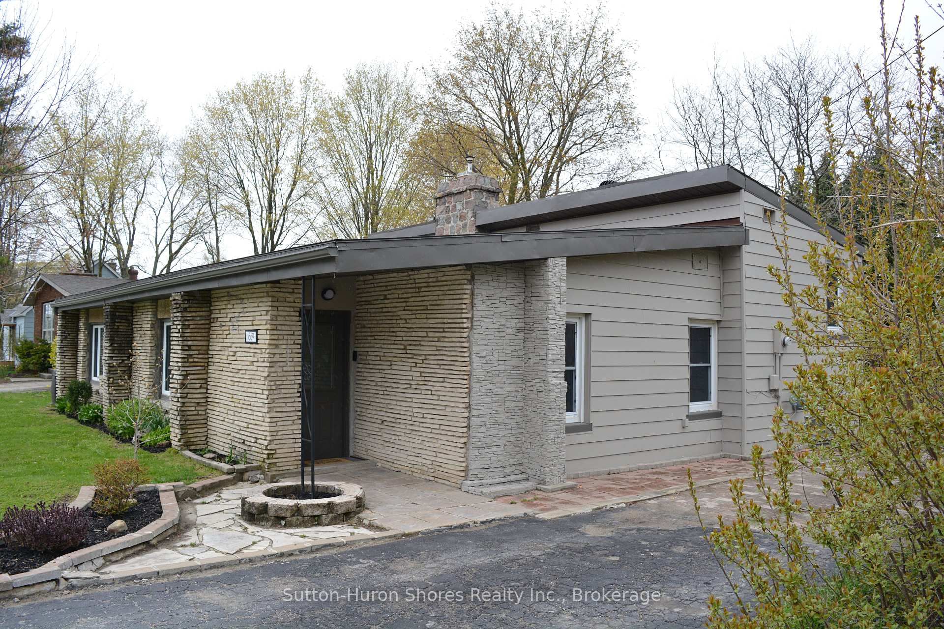 669 Louis Street