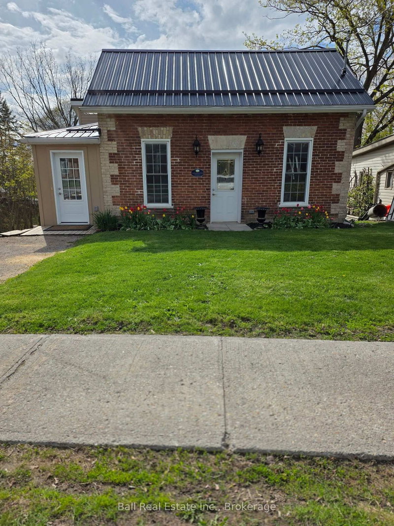 28 Booth Street N