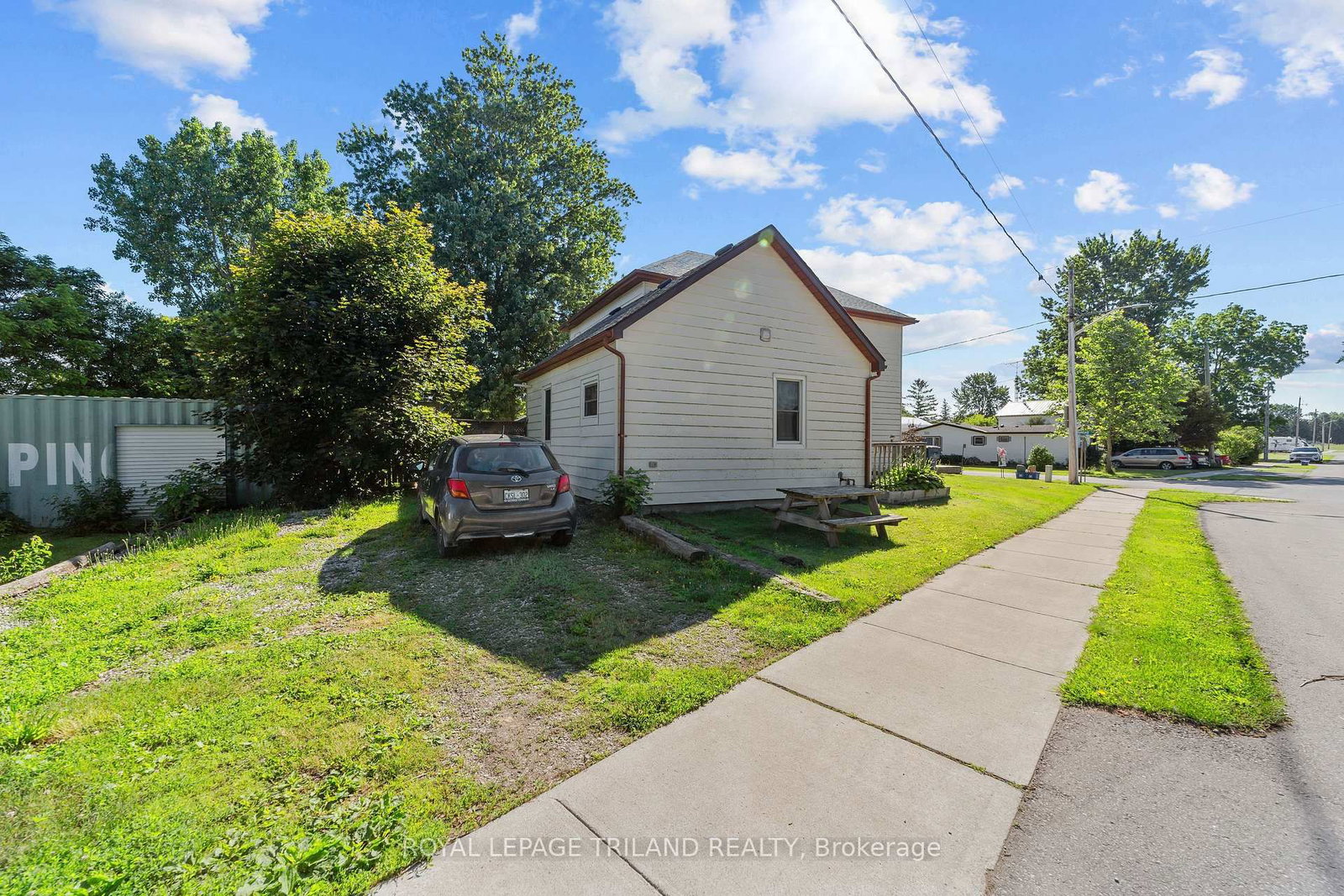 15 Dundas Street • Newbury, ON photo 10