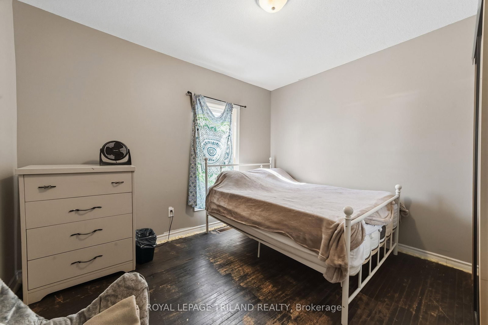 15 Dundas Street • Newbury, ON photo 34