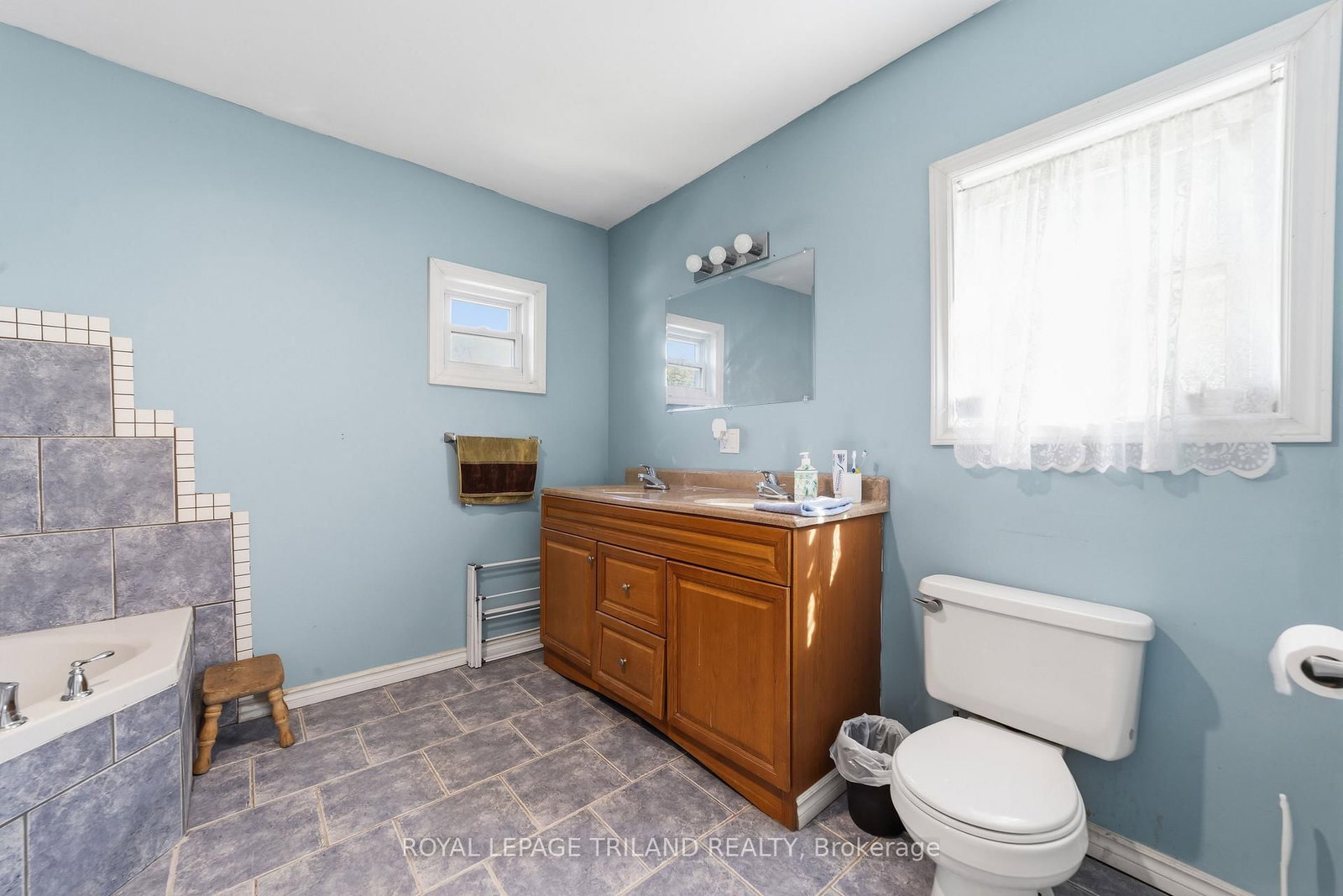 15 Dundas Street • Newbury, ON photo 37