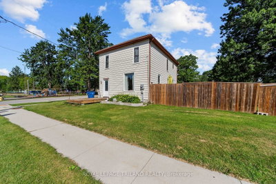 15 Dundas Street • Newbury, ON photo 8