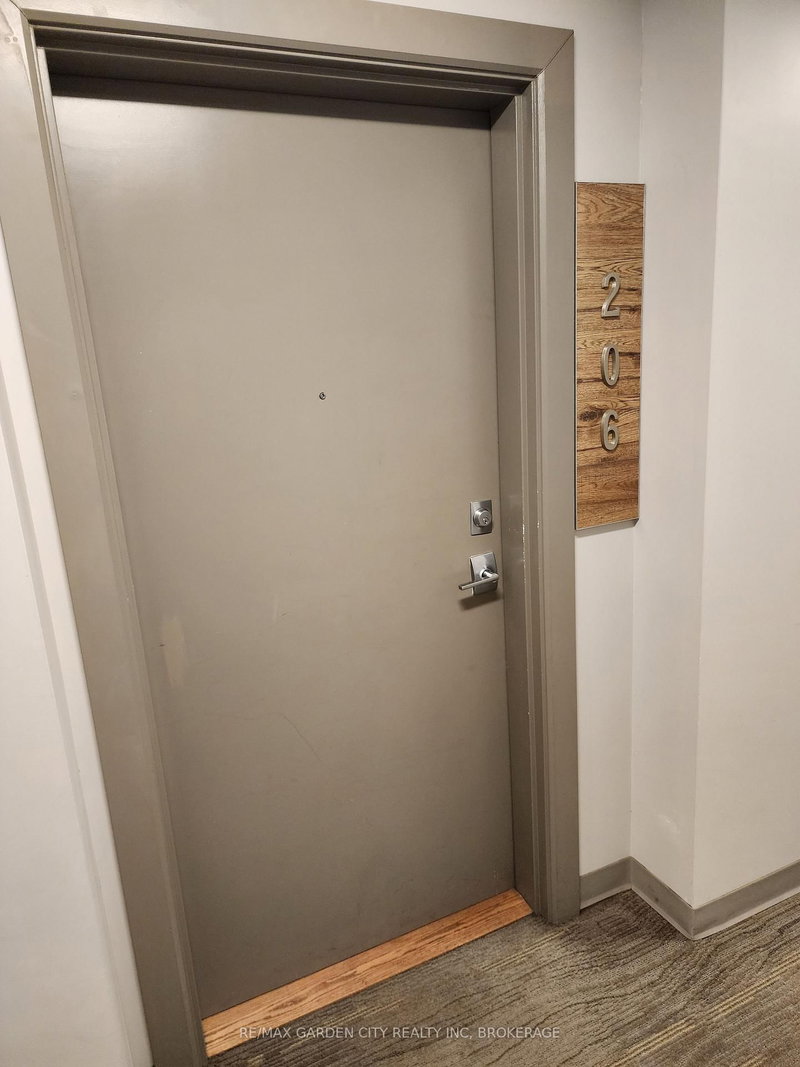 10 Esplanade Lane photo 3