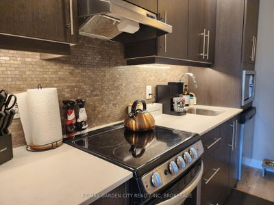 10 Esplanade Lane • #206 • Grimsby, ON photo 6