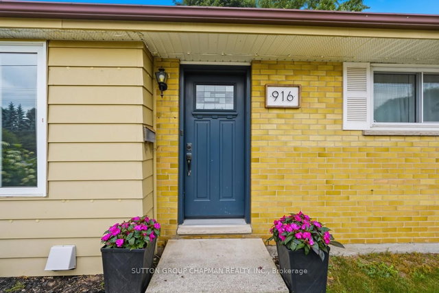 916 Oxford Street W