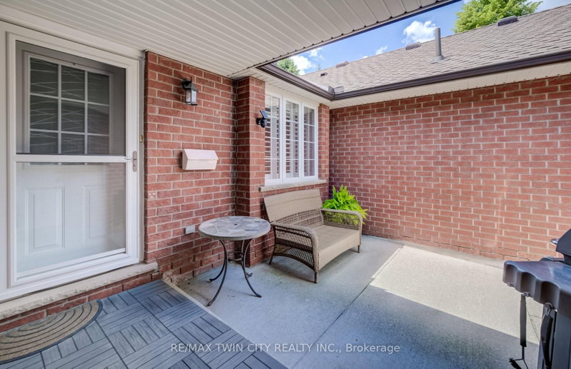 18 - 10 ISHERWOOD Avenue