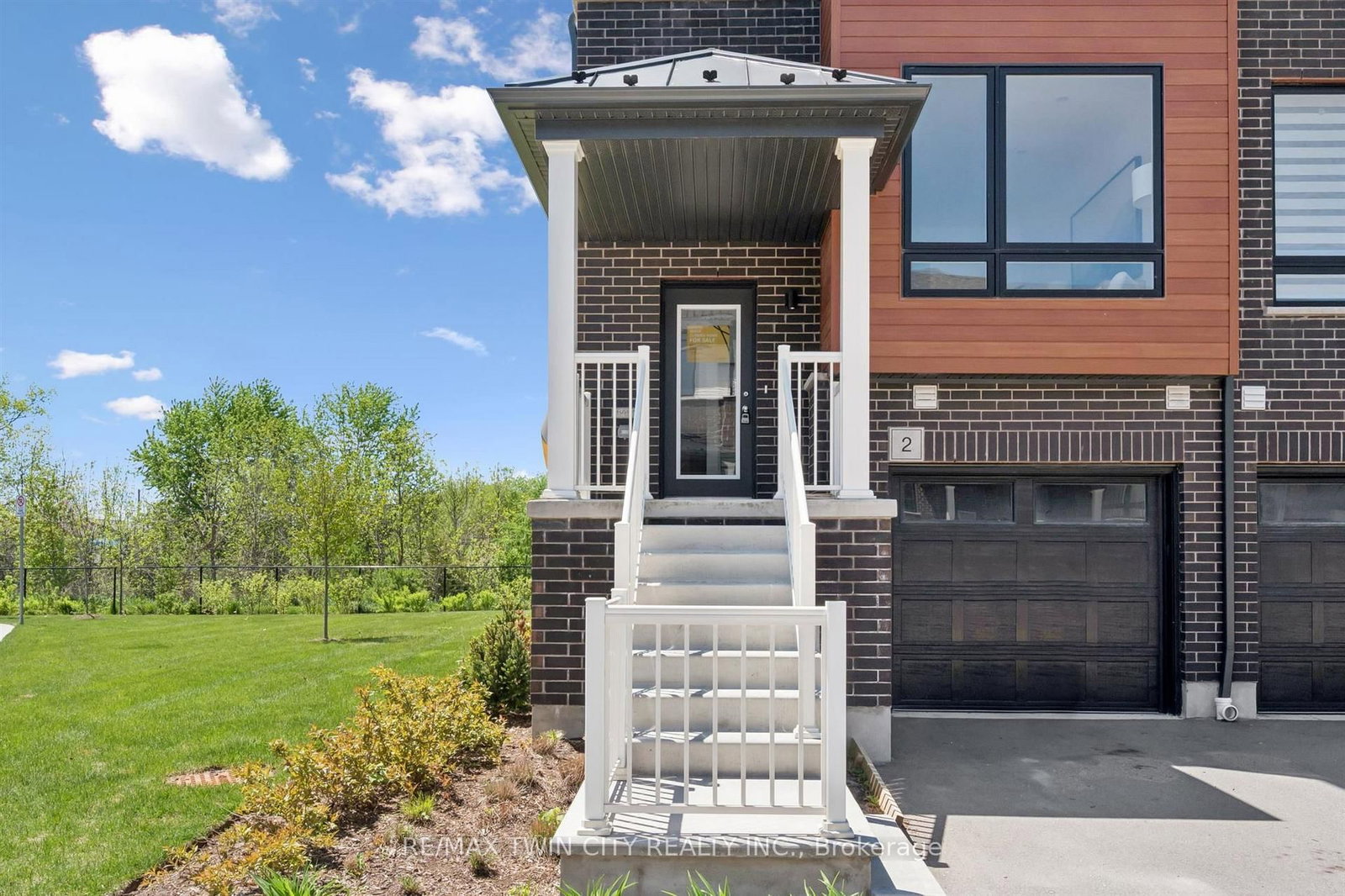 2 Sora Lane • Guelph, ON photo 1