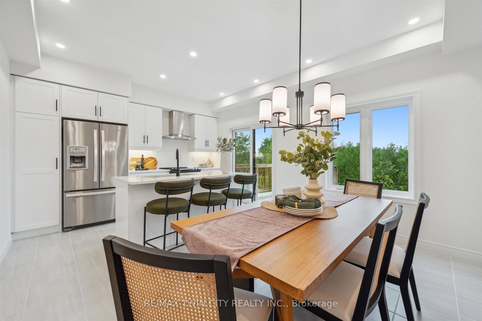 2 Sora Lane • Guelph, ON photo 12