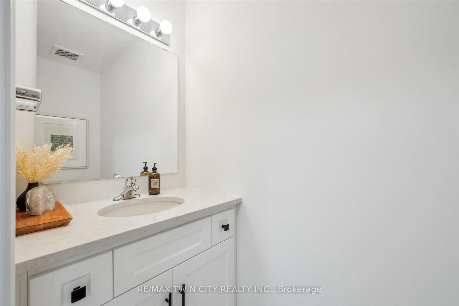 2 Sora Lane • Guelph, ON photo 13