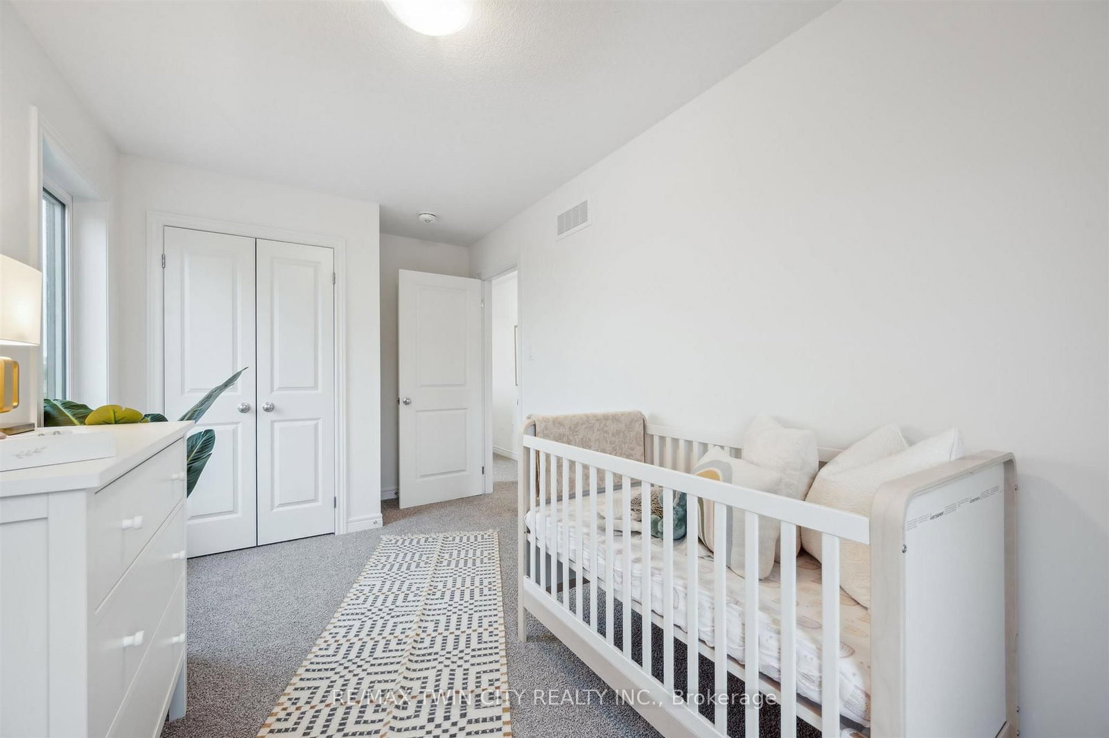 2 Sora Lane • Guelph, ON photo 16