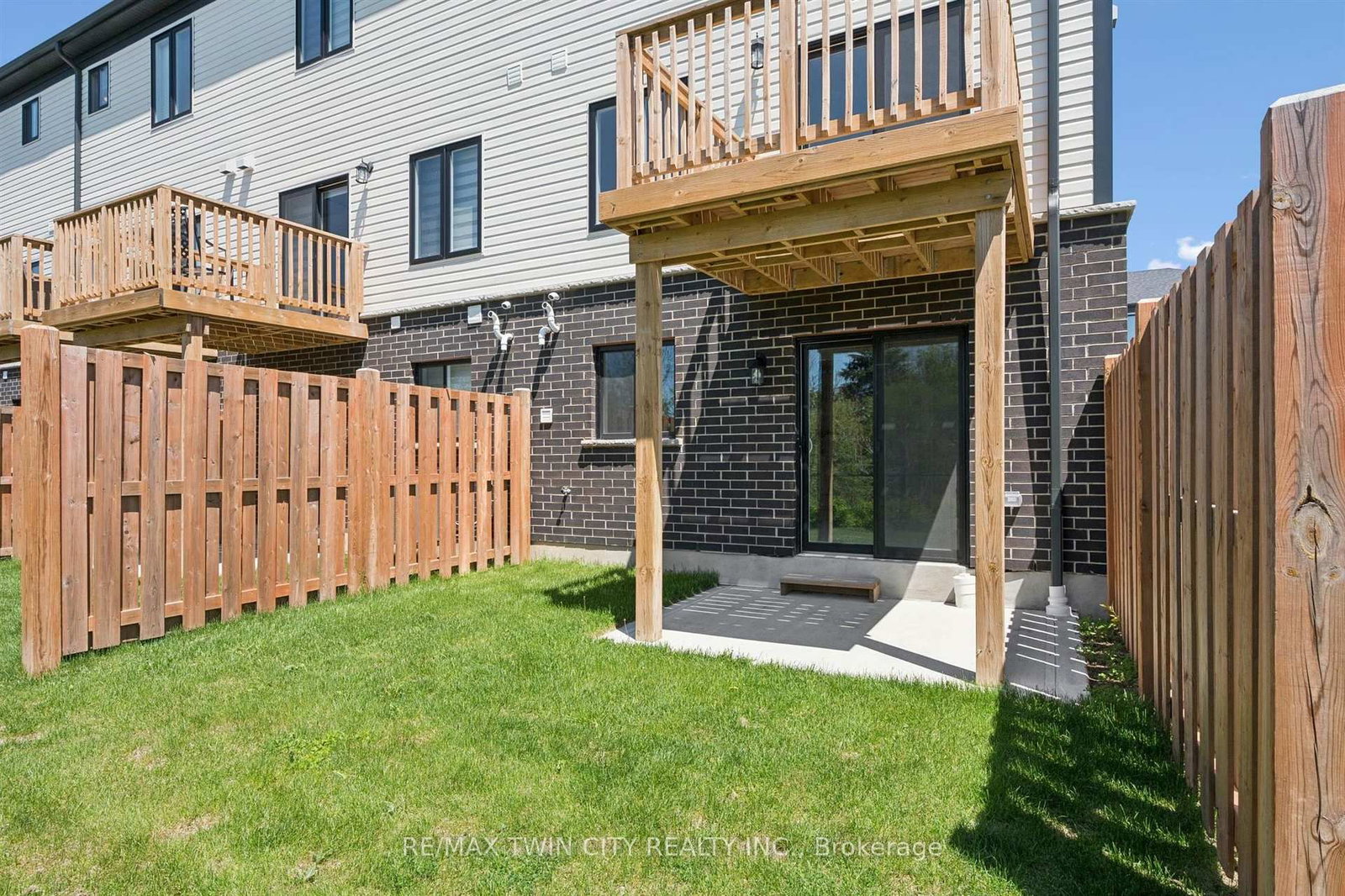 2 Sora Lane • Guelph, ON photo 37