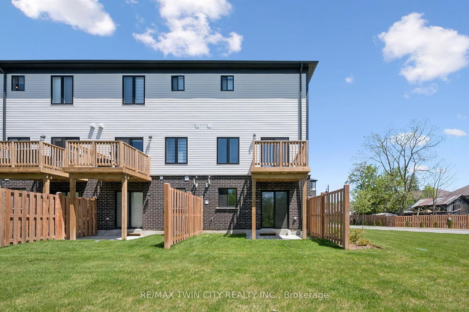 2 Sora Lane • Guelph, ON photo 41