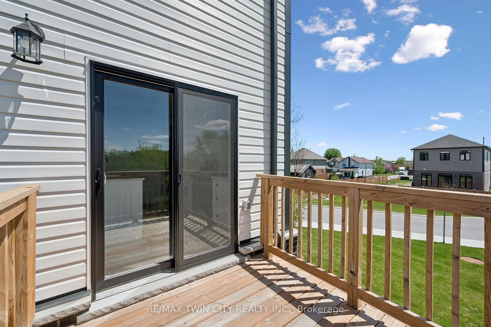 2 Sora Lane • Guelph, ON photo 44