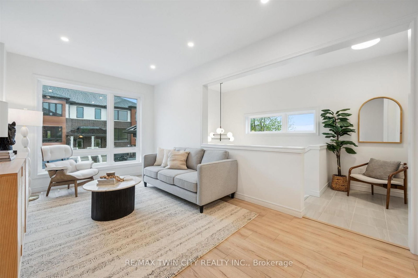 2 Sora Lane • Guelph, ON photo 5