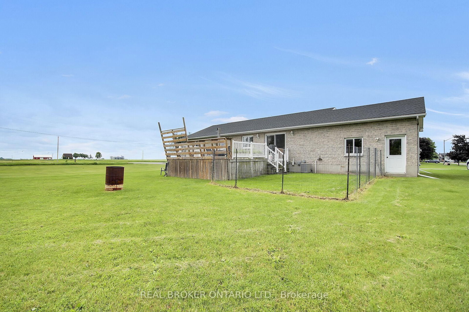 11 Lori Lane • North Dundas, ON photo 18