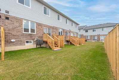 22 Linden Park Lane • Hamilton, ON photo 8