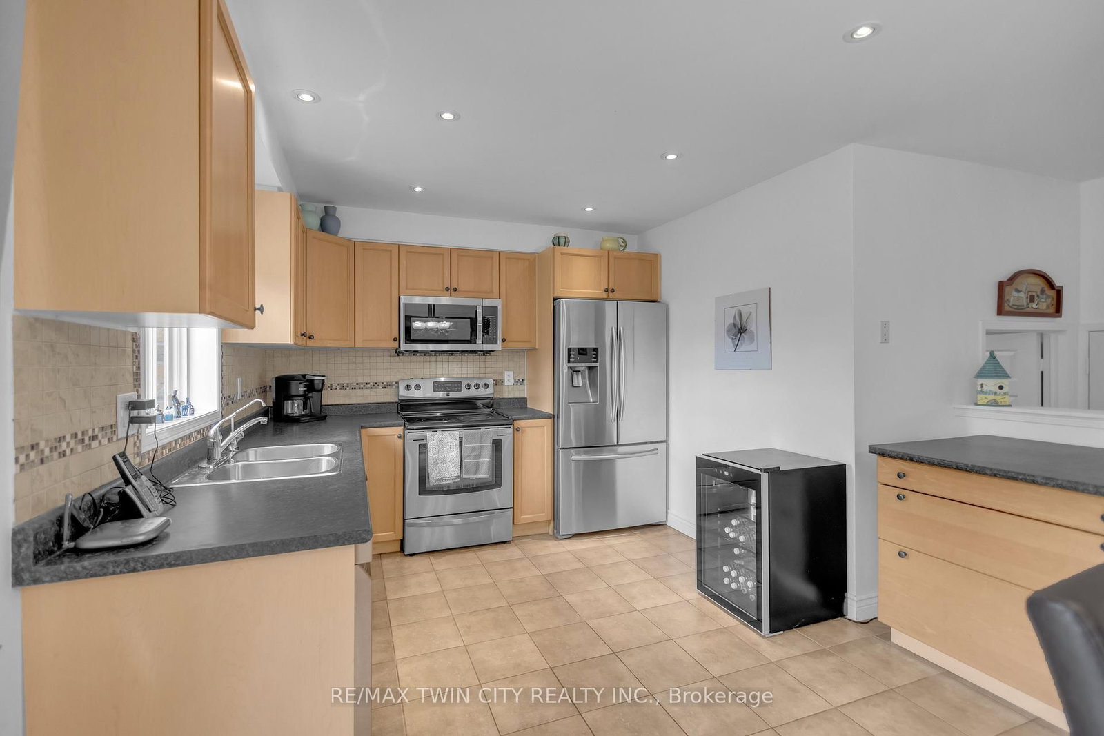 124 Blackburn Drive • Brantford, ON photo 14