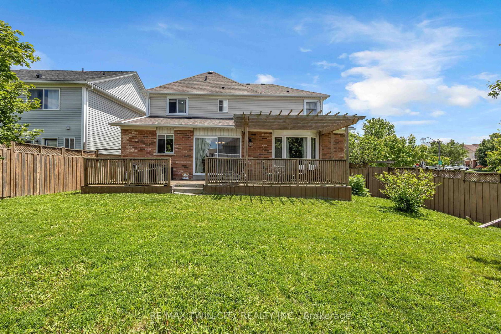 124 Blackburn Drive • Brantford, ON photo 39