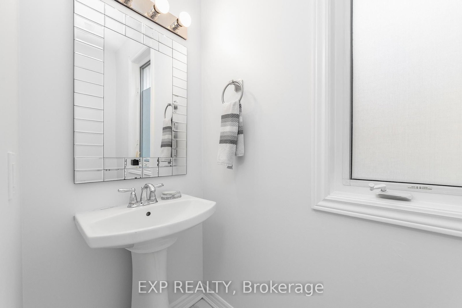 155 Lily Pond Street • Ottawa, ON photo 4