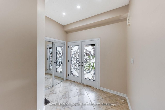 889 O' Reilly Crescent