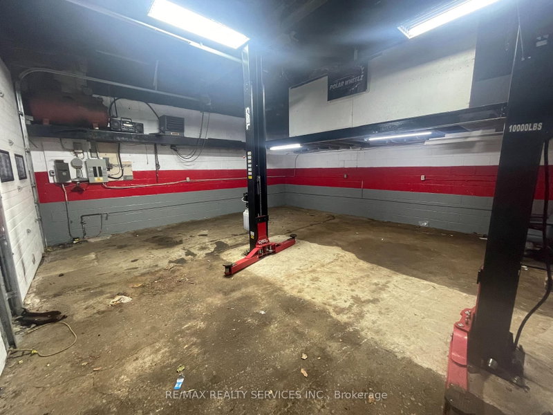 46 Kitchener Ave photo 3