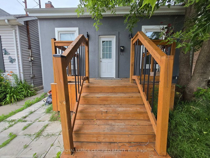 home for lease on 195 Picton Street E