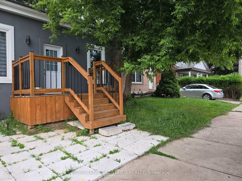 195 Picton Street E