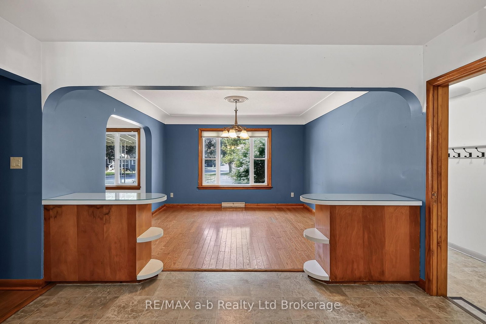 58 Victoria Street • Tillsonburg, ON photo 4