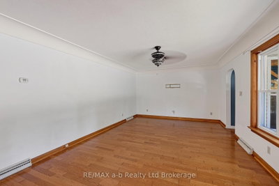 58 Victoria Street • Tillsonburg, ON photo 9