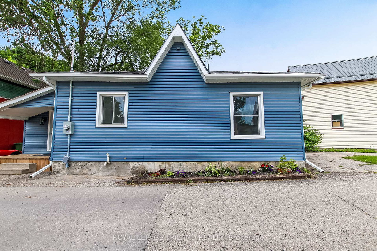 56 Mondamin Street • St. Thomas, ON photo 2