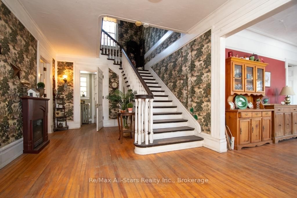 173 Lindsay Street S • Kawartha Lakes, ON photo 3