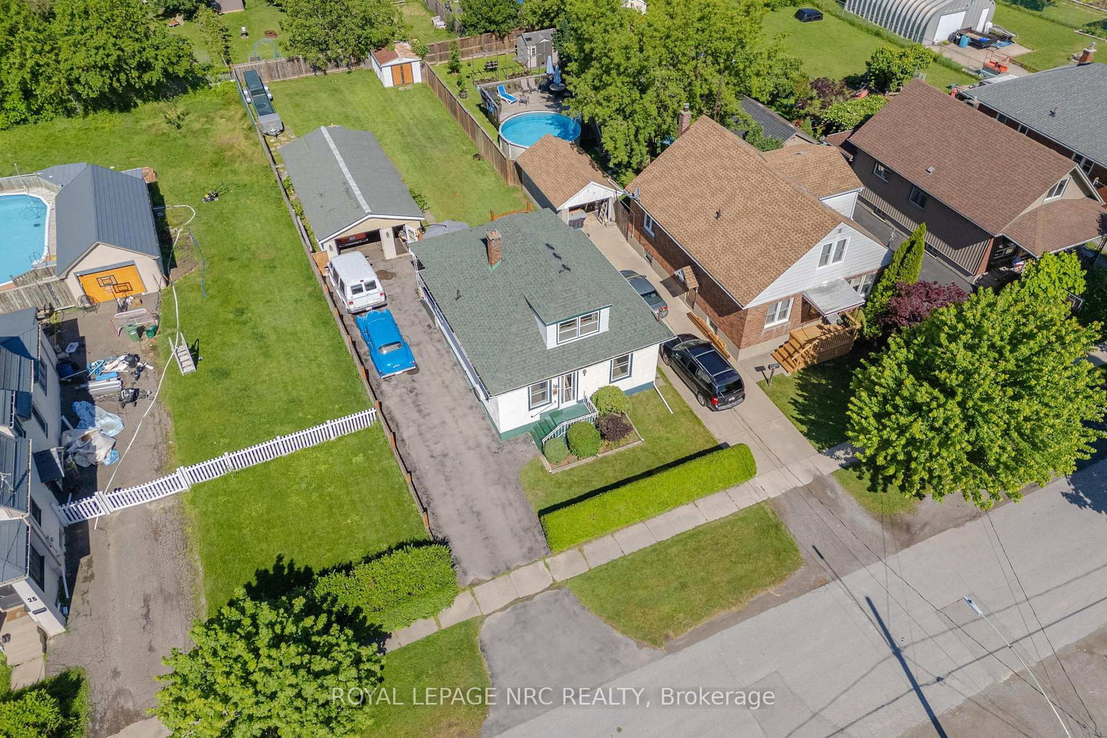 19 Cunningham Street • Thorold, ON photo 4