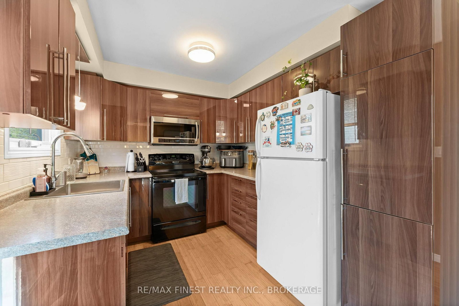 102 Grenadier Drive • Kingston, ON photo 10
