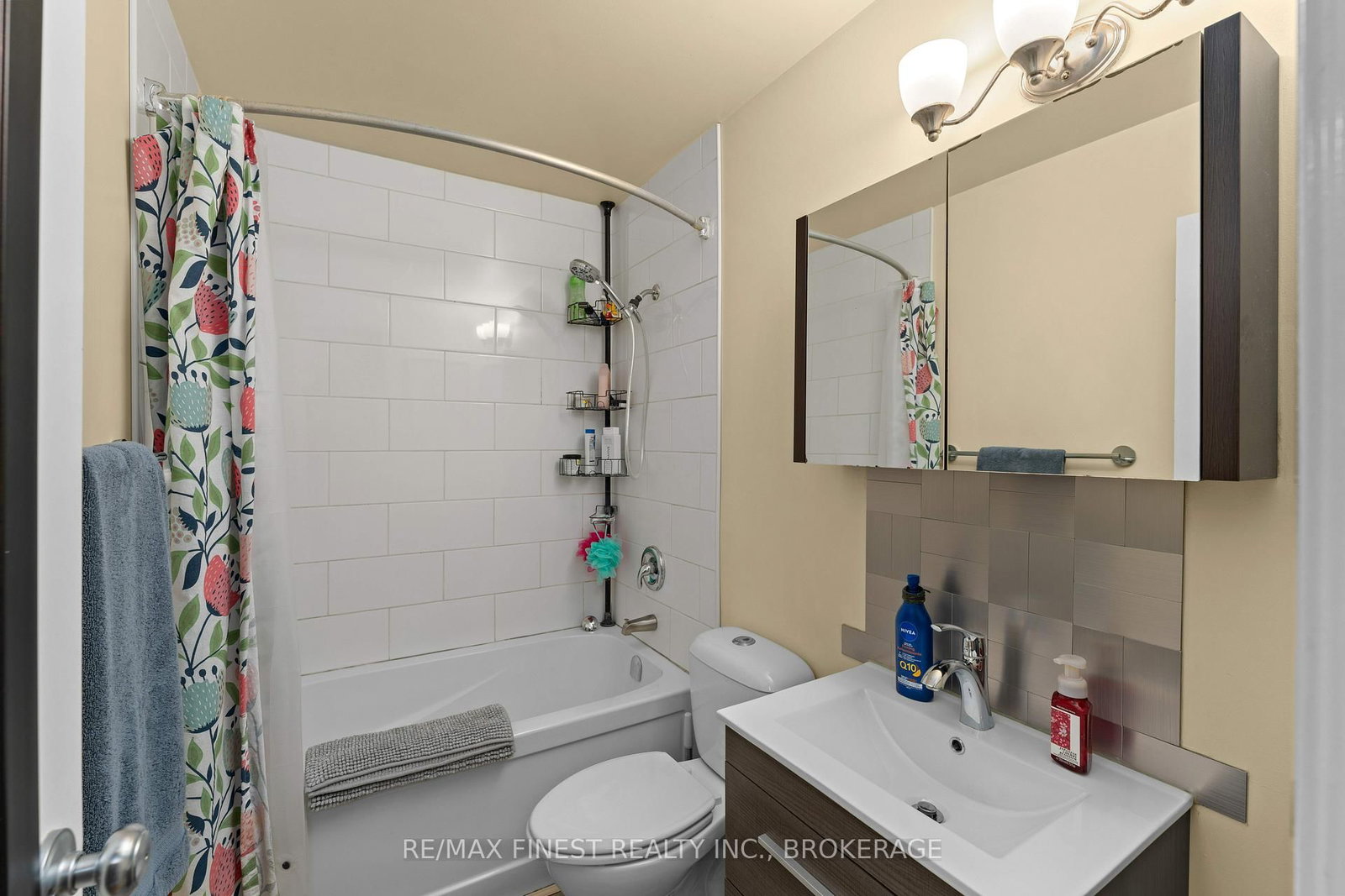 102 Grenadier Drive • Kingston, ON photo 14