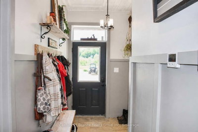 704 Lakeview Road — photo 4