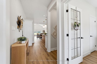 4 Postma Crescent — photo 6
