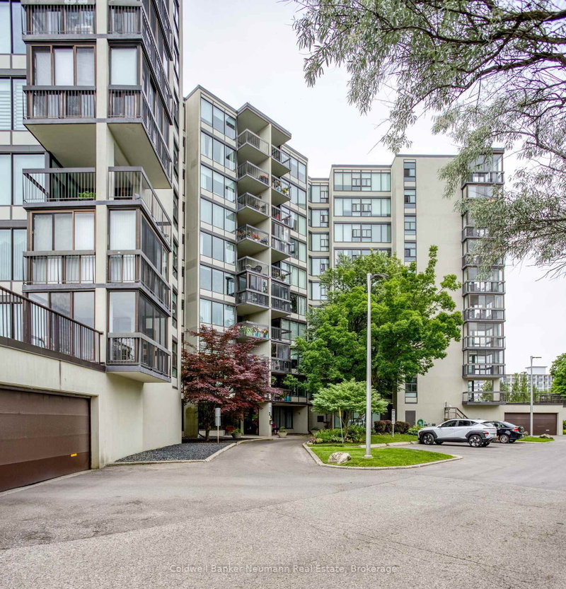 205 - 23 Woodlawn Road E