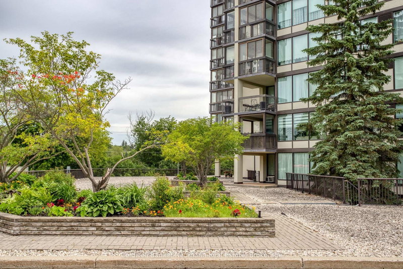 205 - 23 Woodlawn Road E