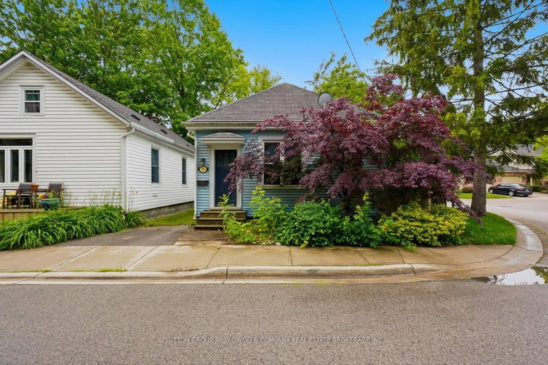 15 CARLTON Avenue