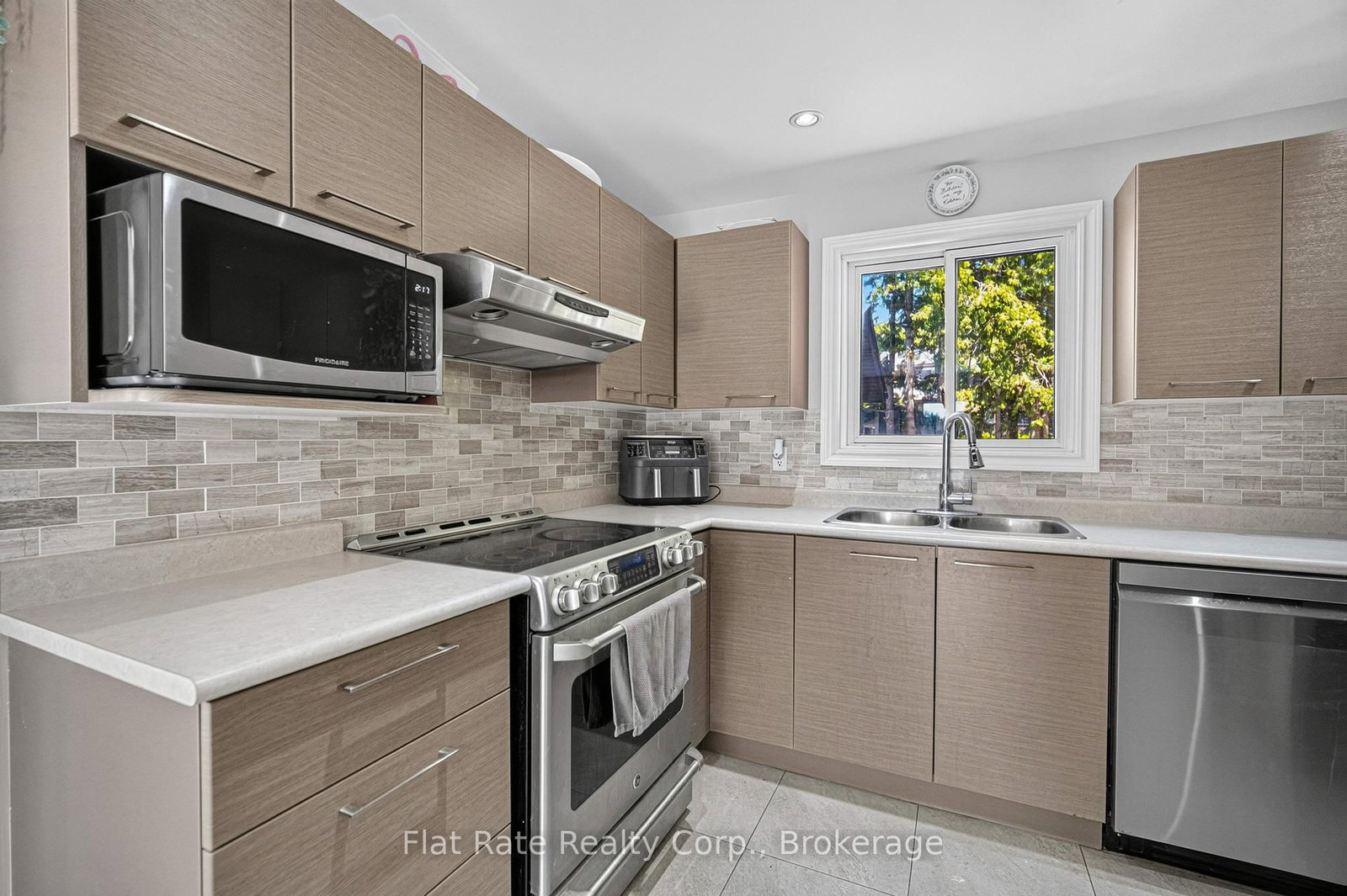 150 MARYLAND Drive • Selwyn, ON photo 14