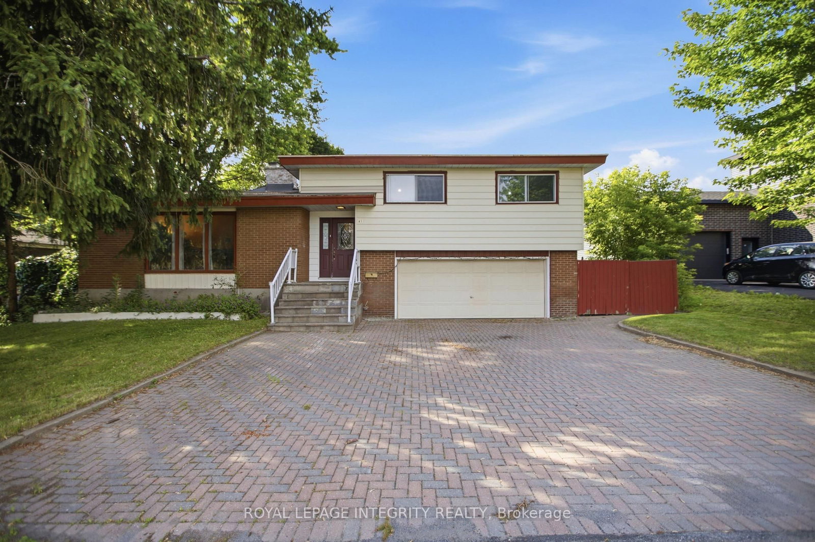 Detached House for sale at 45 Rossland Avenue, Ottawa, Ontario, K2G 2K5 - Meadowlands/St. Claire Gardens - MLS: X13494212
