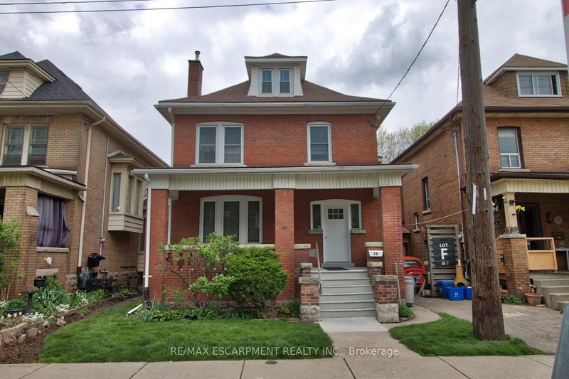 home for lease on 3-70 Spadina Avenue