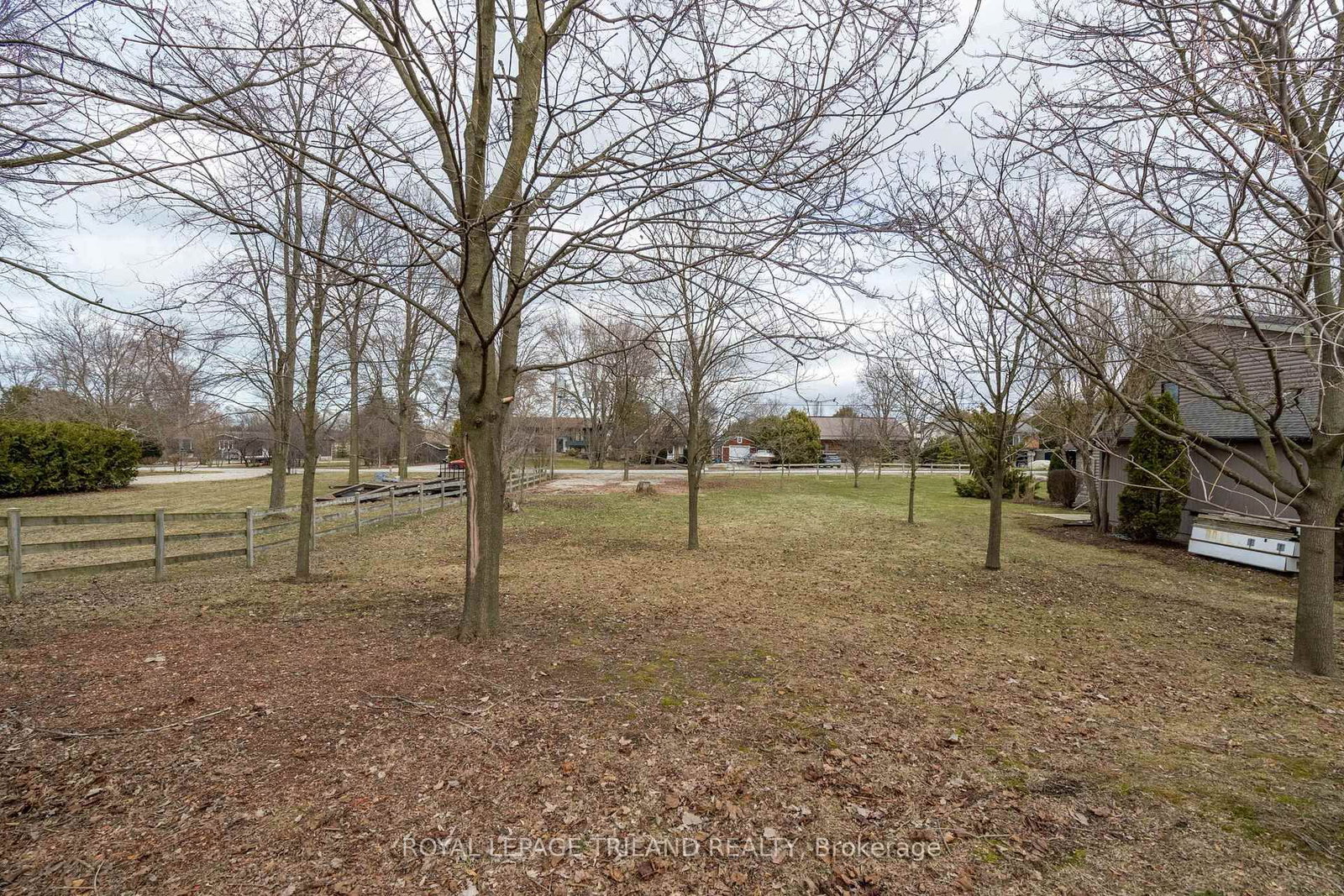 8419 Defore Drive • Lambton Shores, ON photo 11