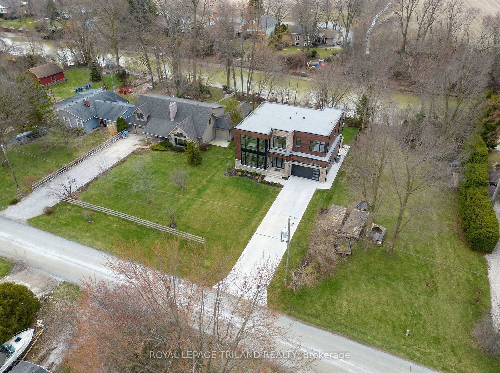 8419 Defore Drive • Lambton Shores, ON photo 15