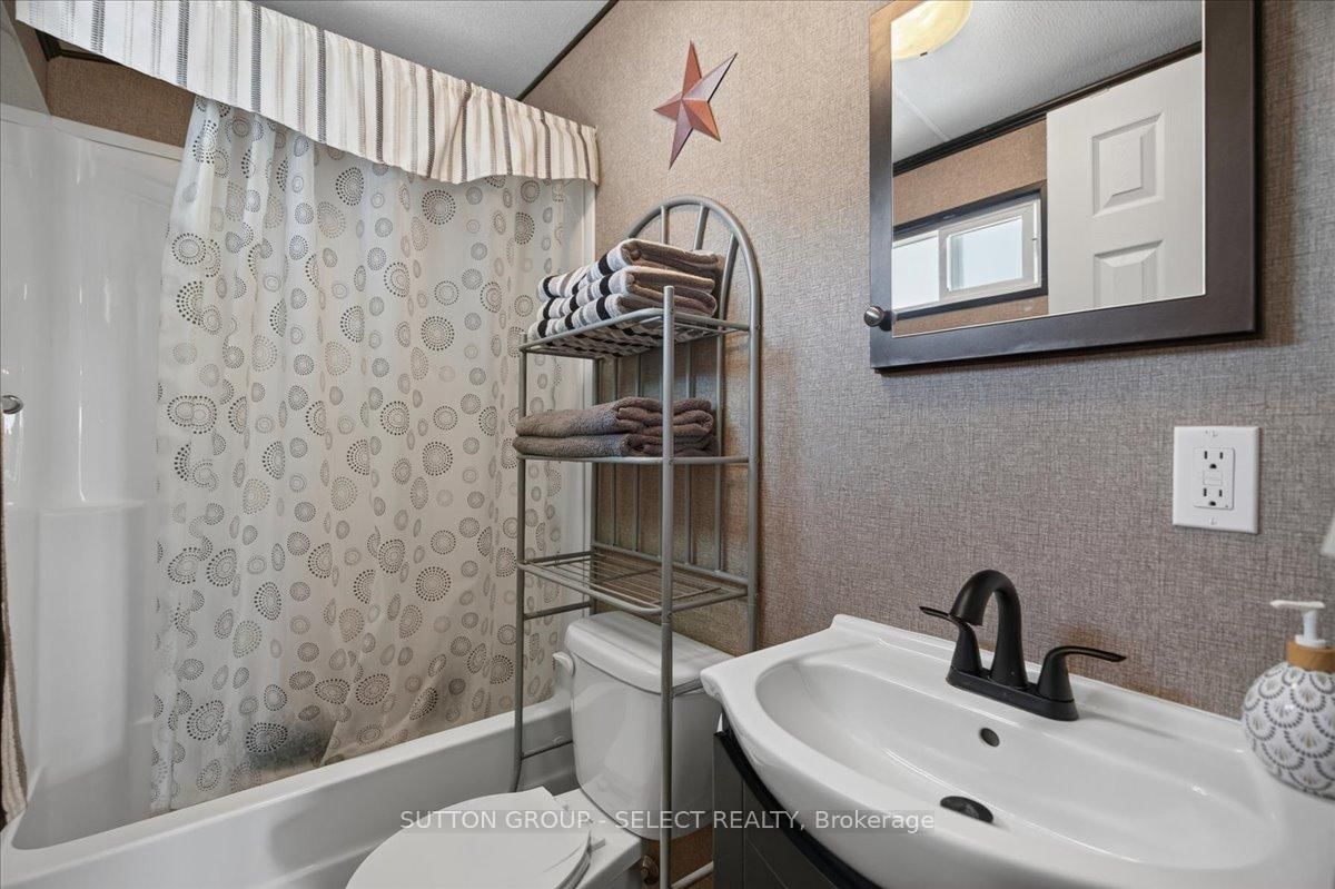 8685 Rock Glen Road • #403 • Lambton Shores, ON photo 15