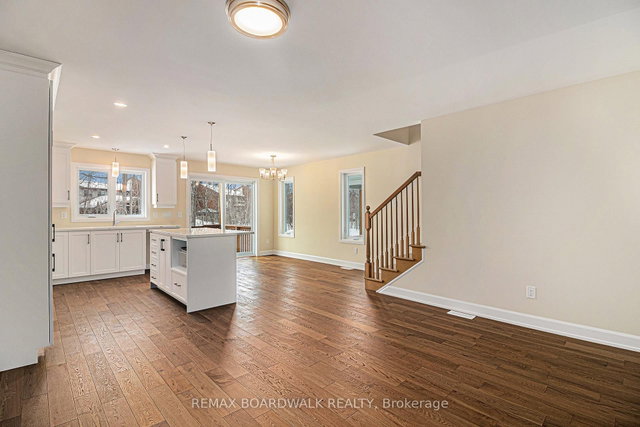 343 Voyageur Place