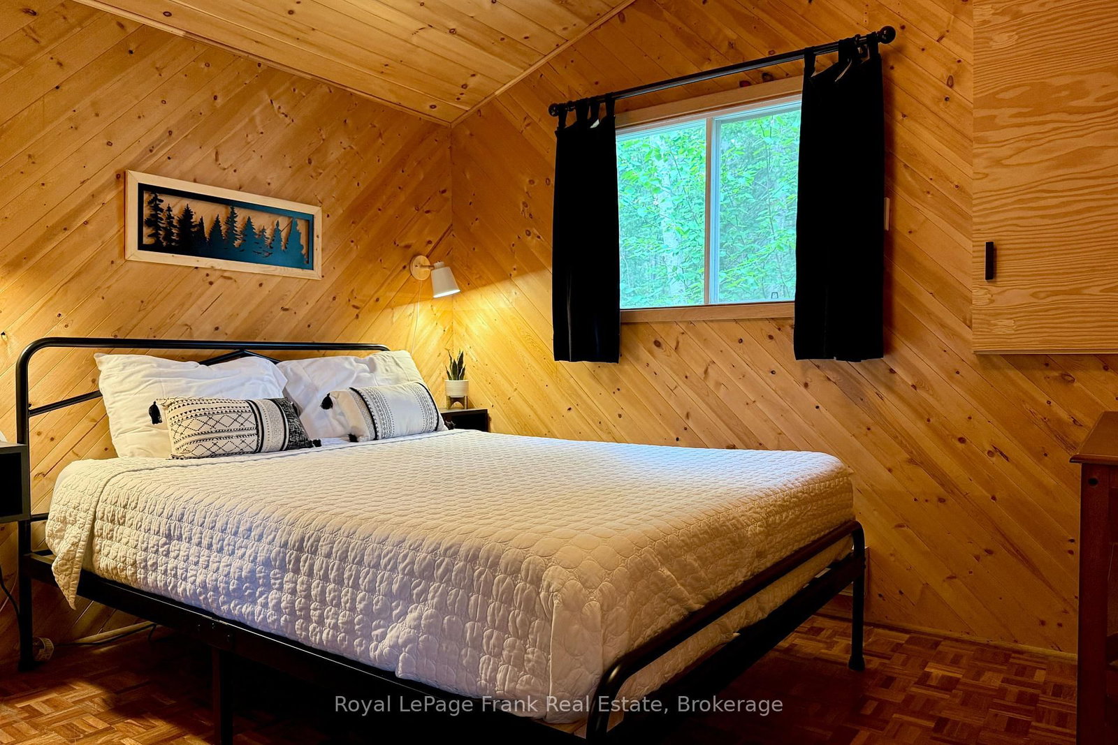 554A South McKenzie Lake Road • South Algonquin, ON photo 15