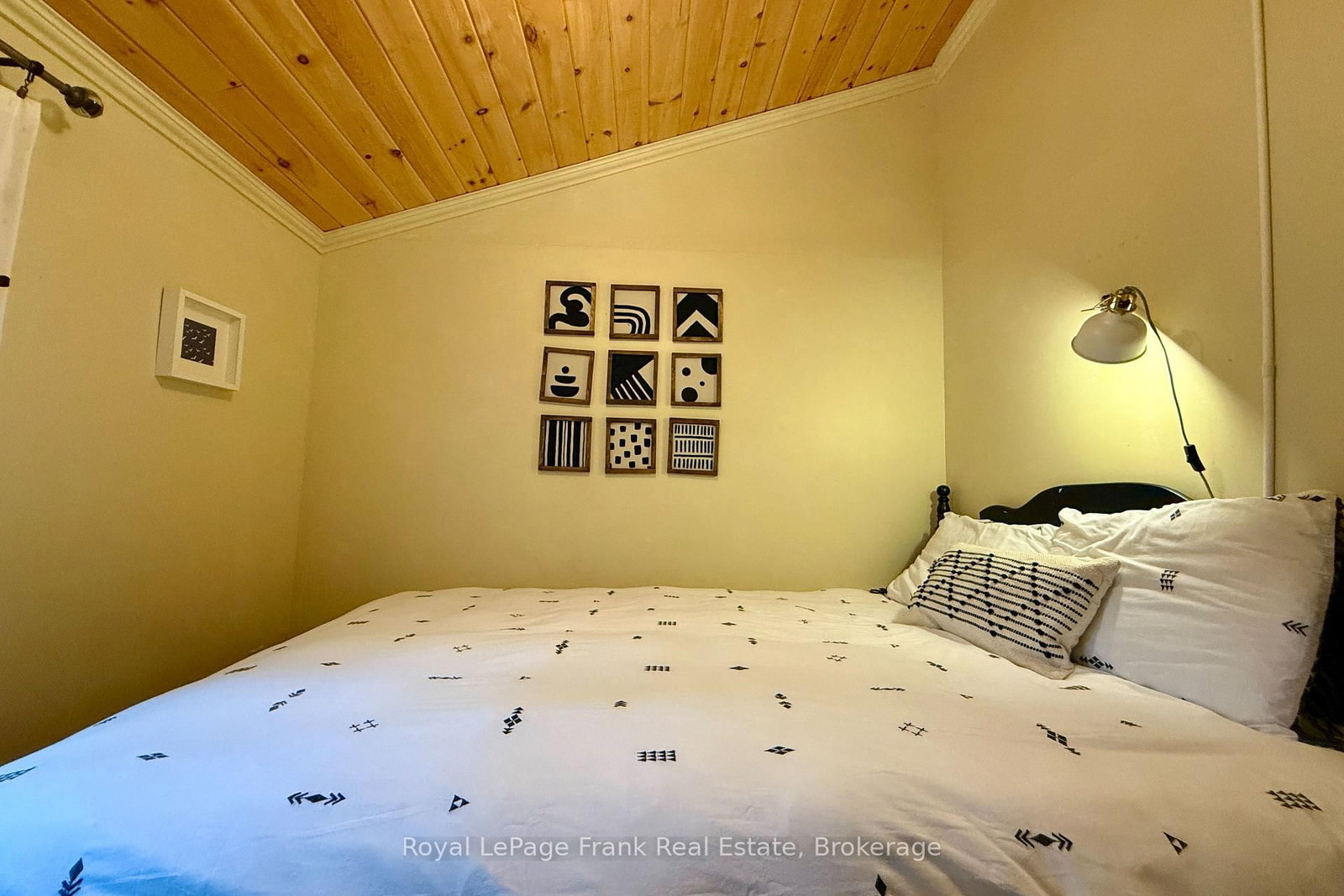 554A South McKenzie Lake Road • South Algonquin, ON photo 20