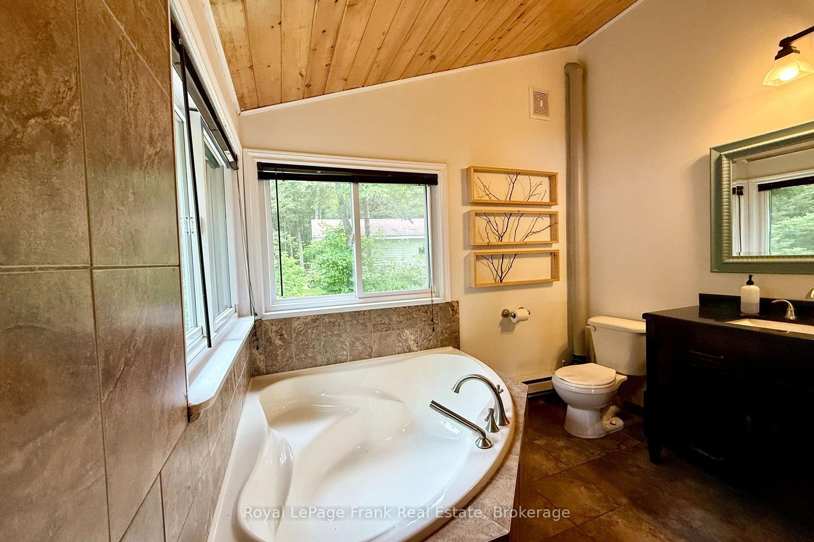 554A South McKenzie Lake Road • South Algonquin, ON photo 25