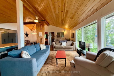 554A South McKenzie Lake Road • South Algonquin, ON photo 3